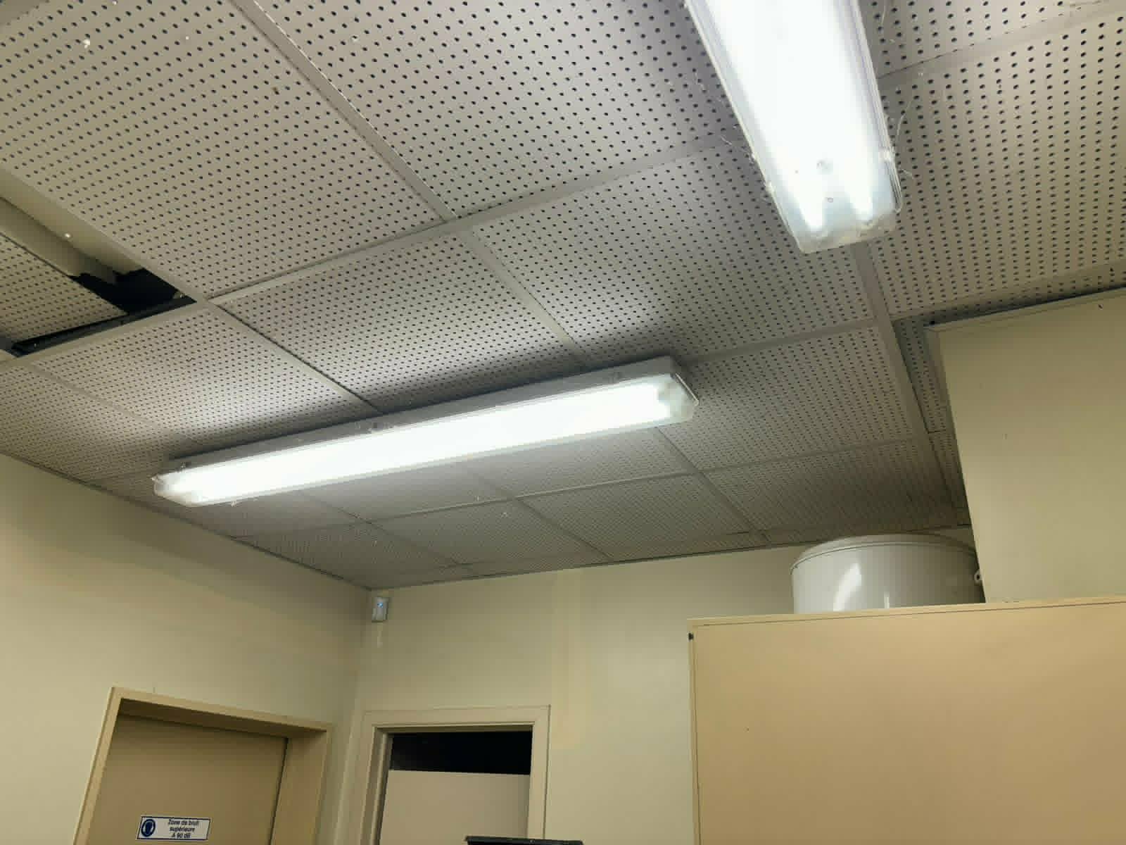 Un plafond en amiante à évacuer