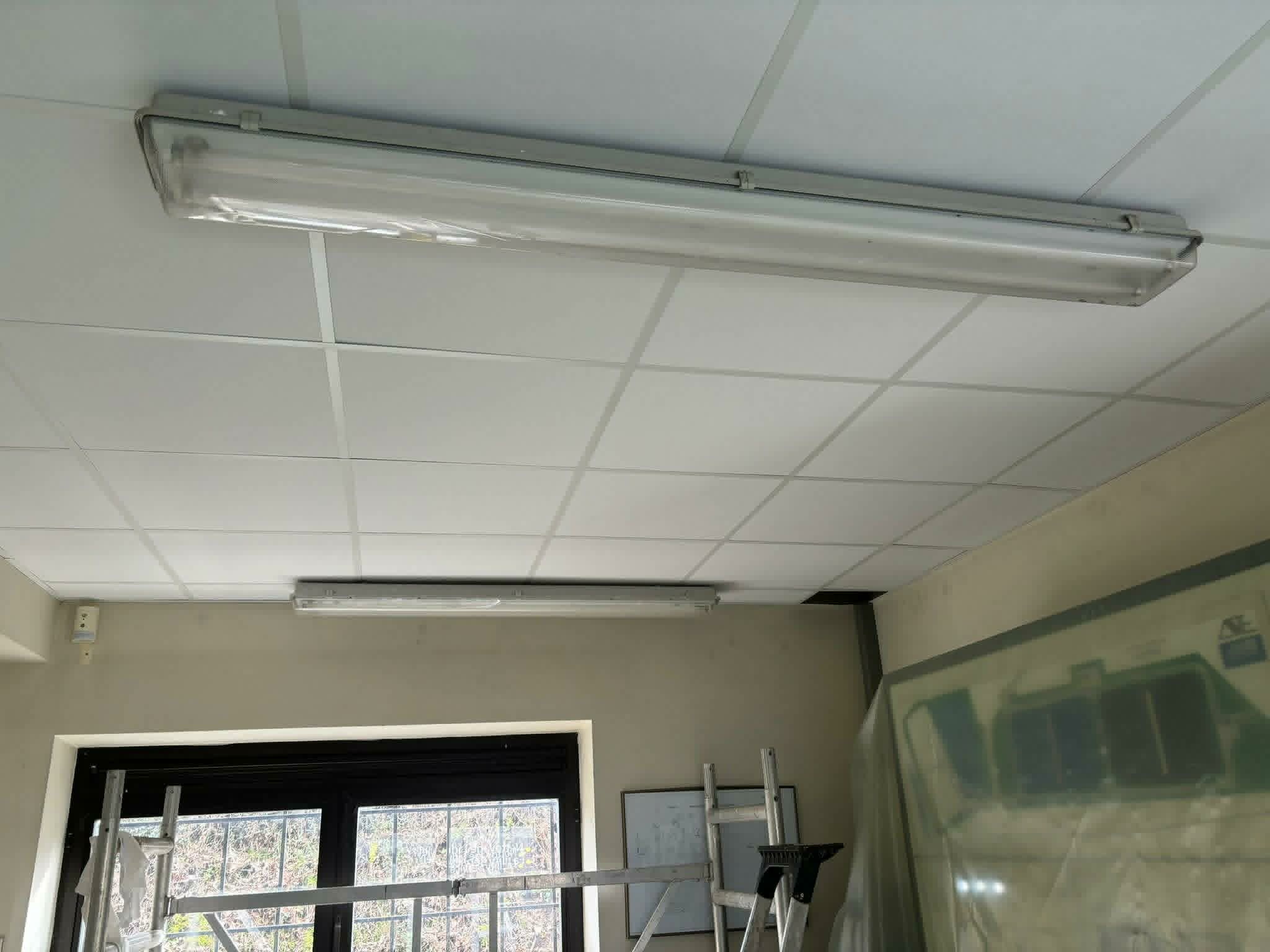 Un plafond en amiante à évacuer